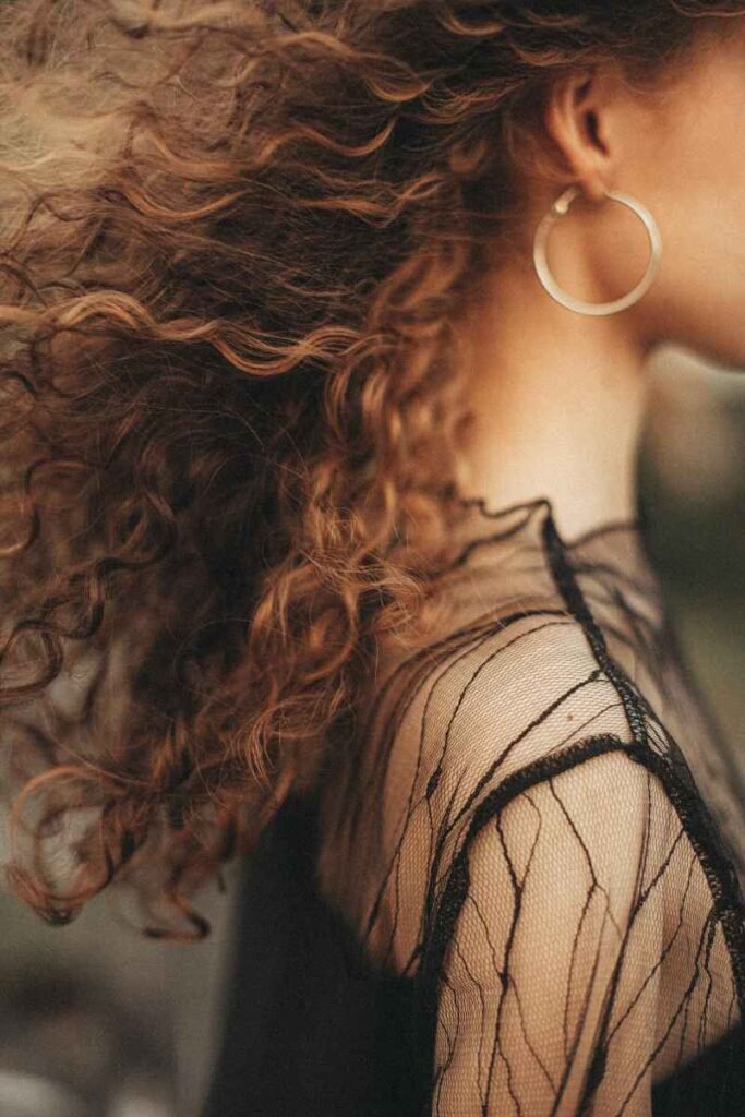 hair-portrait-woman-earrings